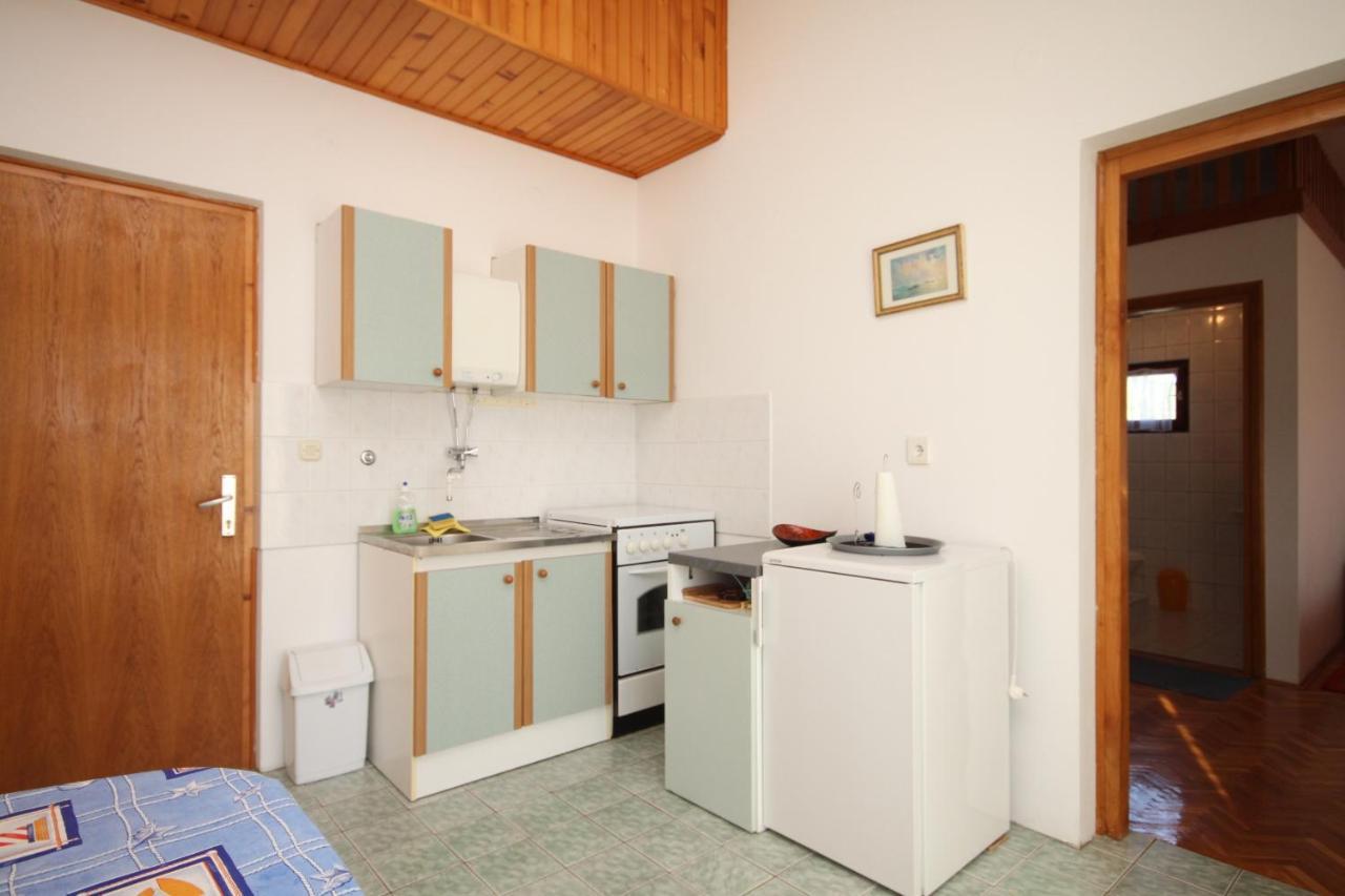 Apartments By The Sea Kali, Ugljan - 8202 מראה חיצוני תמונה